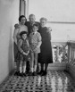 la_famille_en_1955_sur_la_terrasse_de_la_maison480