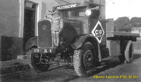 Lucien sur le camion CIPANwtmk